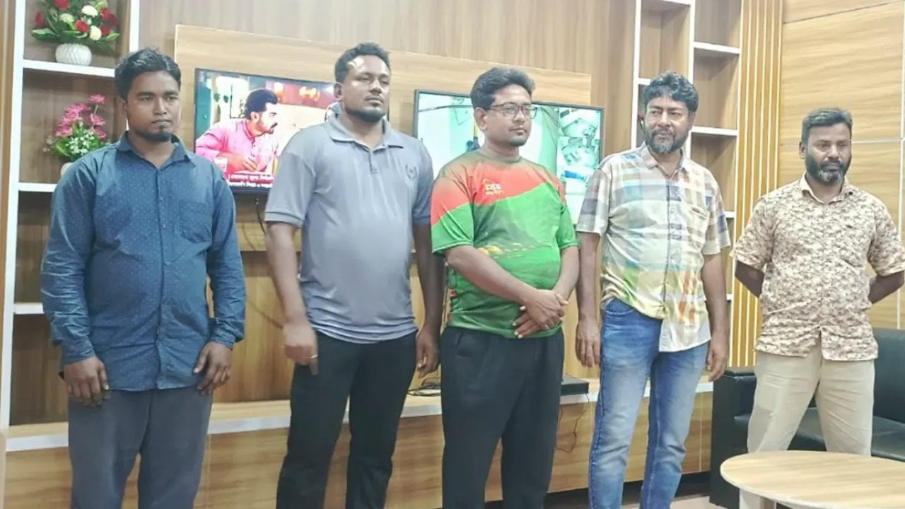 থানায় তদবির করতে গিয়ে বিএনপি-জামায়াতের ৫ নেতা আটক