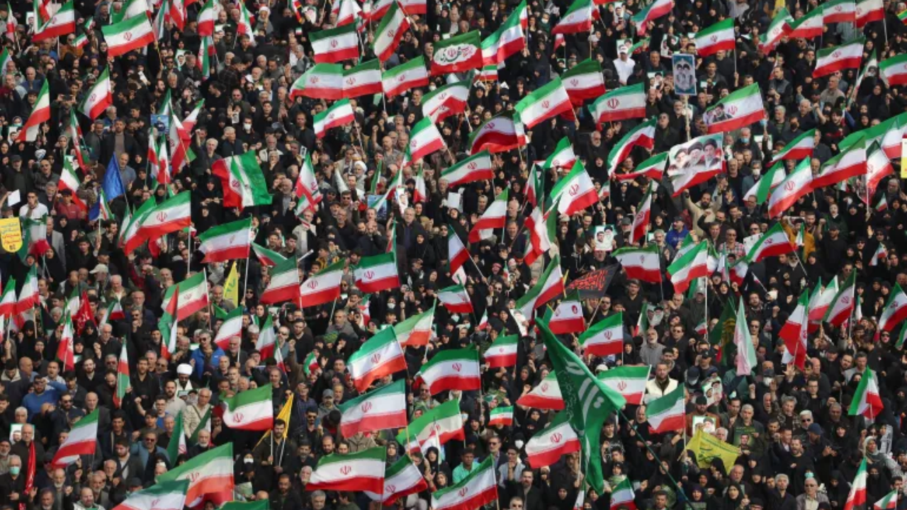 ইসলামি প্রজাতন্ত্রের ৪৭তম বার্ষিকীতে তেহরানের রাজপথে জনতার ঢল