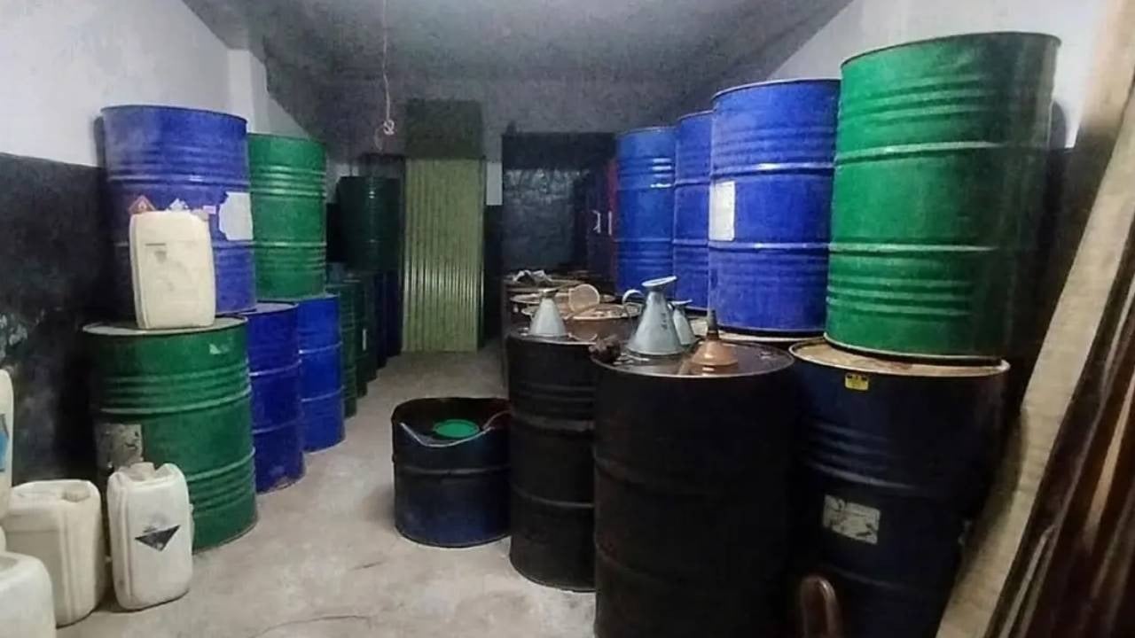 মেহেরপুর সীমান্তে ৫৩৭৫ লিটার তেলসহ ব্যবসায়ী গ্রেপ্তার