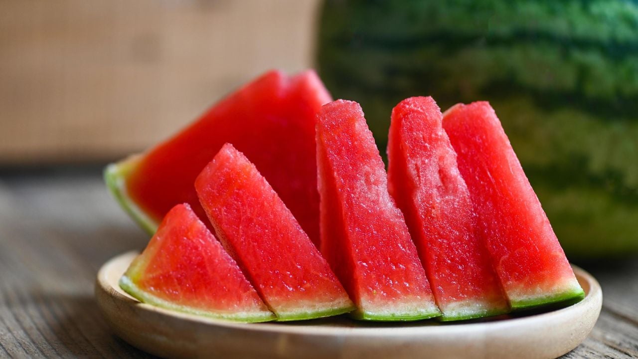 জেনে নিন ওজন নিয়ন্ত্রণে কতটা কার্যকরী তরমুজ