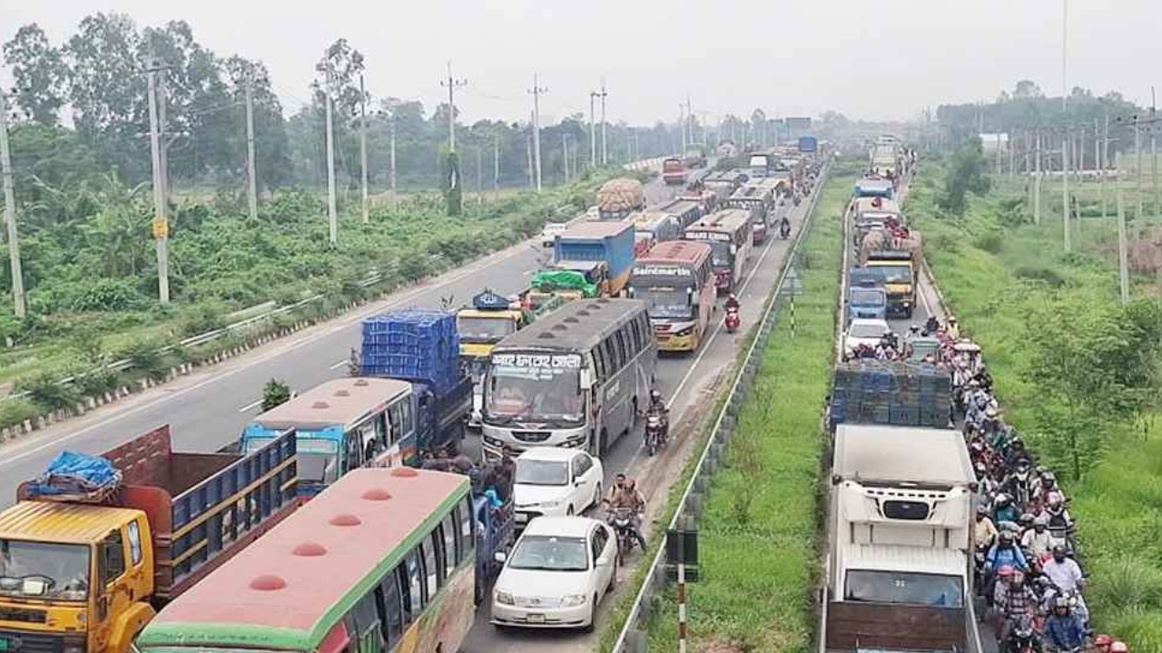 ঢাকা-টাঙ্গাইল মহাসড়কে ২০ কিলোমিটার এলাকাজুড়ে যানজট