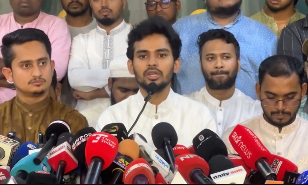 তারেক রহমান এরশাদের মতো দেশ চালাতে চাচ্ছেন: আসিফ মাহমুদ
