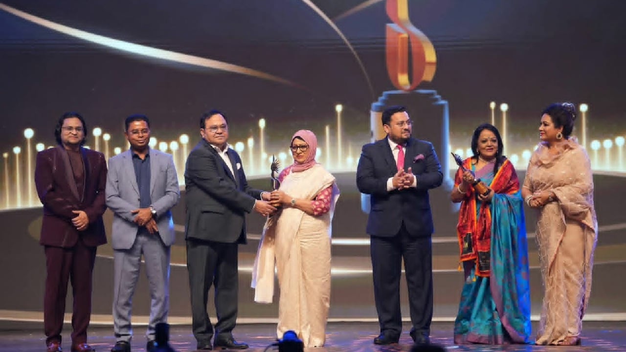 তারকামুখর সন্ধ্যায় দেওয়া হলো ‘বাইফা অ্যাওয়ার্ড’