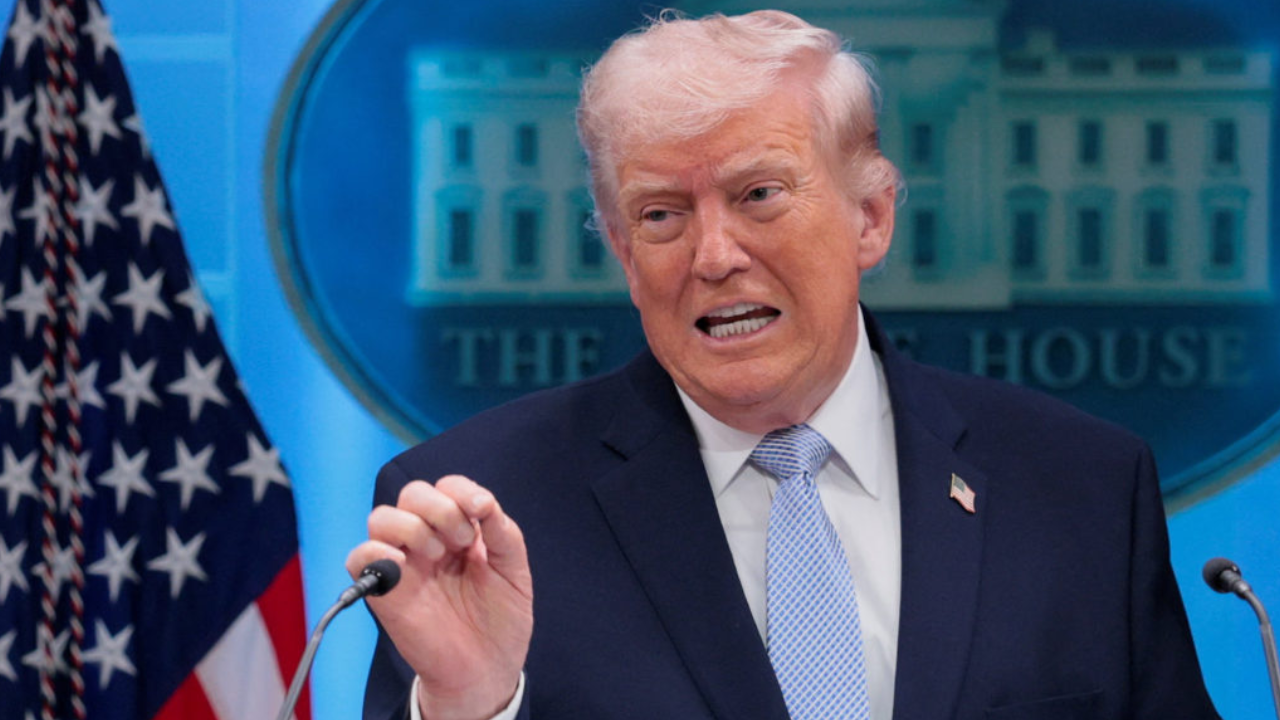 হরমুজ প্রণালি খুলে দিলেও ইরান বন্দরে নৌ অবরোধ চলবে: ট্রাম্প