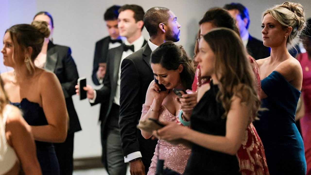 নৈশভোজে গুলির ঘটনায় আতঙ্কিত অতিথিরা