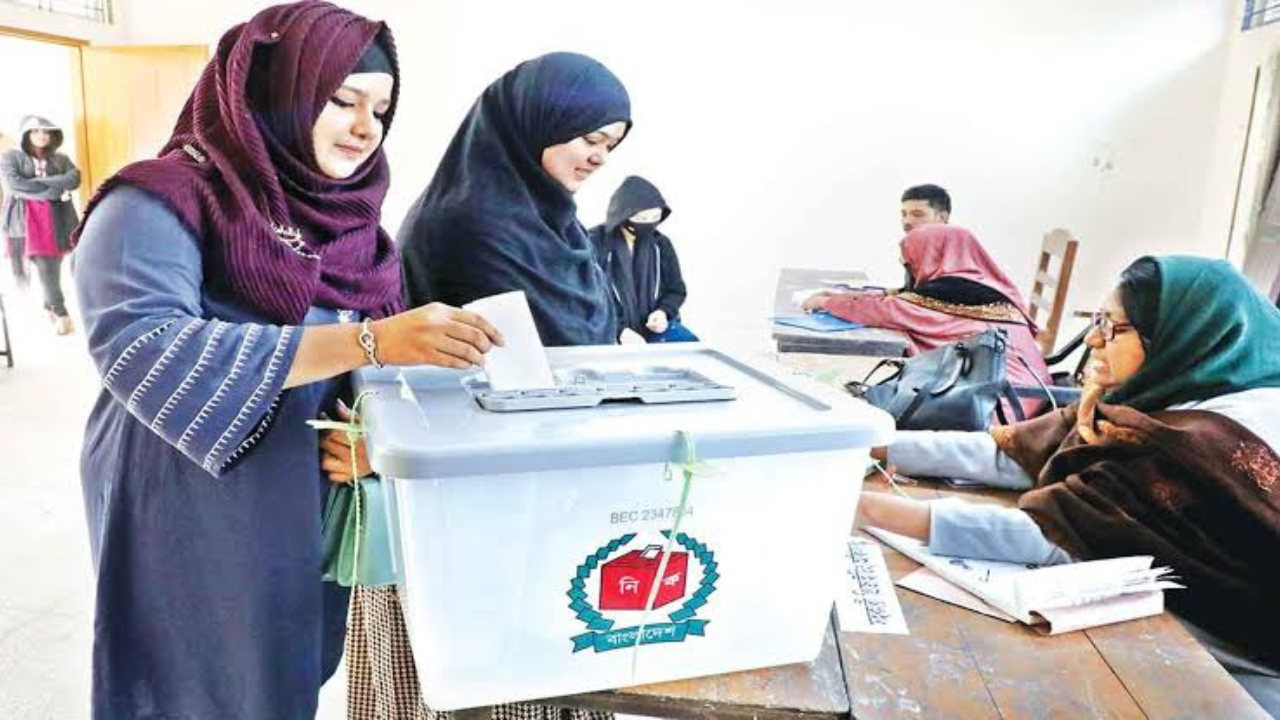 ভোটকেন্দ্রে যা করতে পারবেন, যা পারবেন না