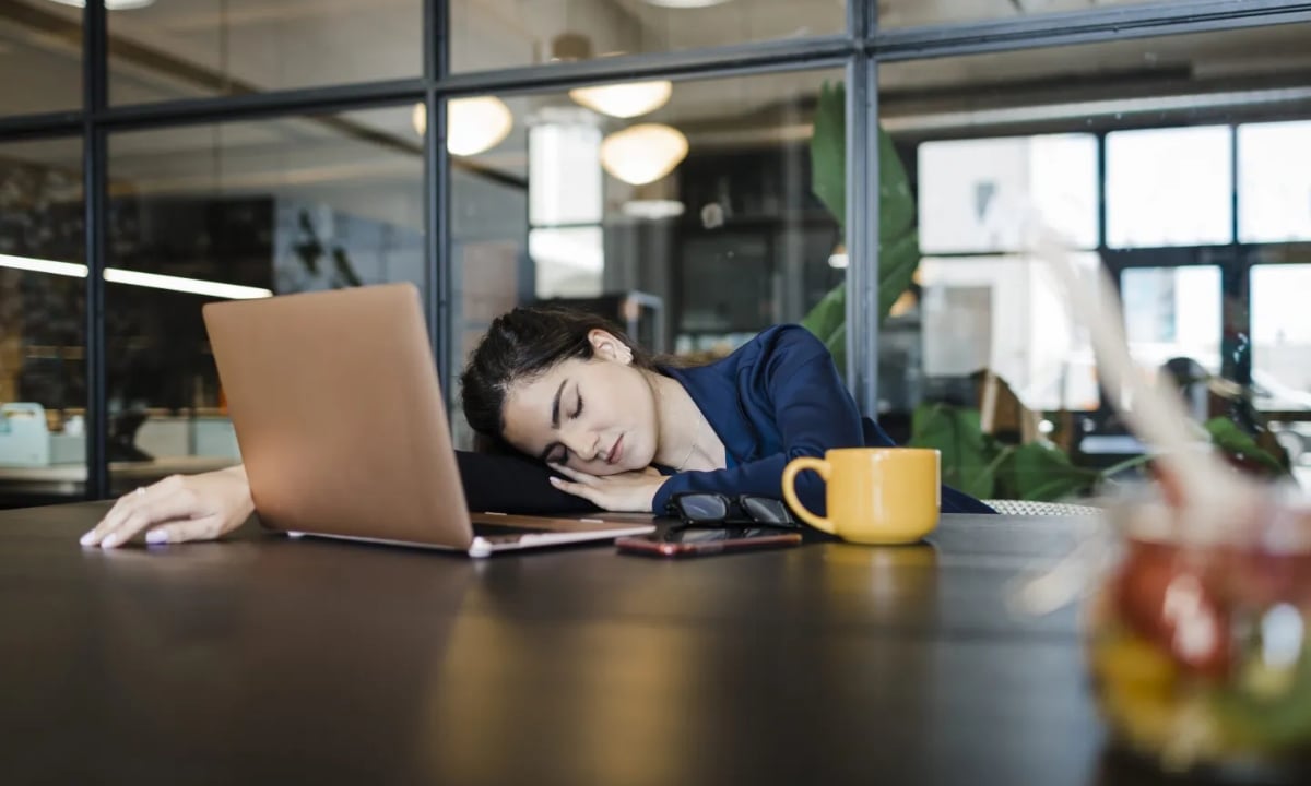 যে ভিটামিনের অভাবে অতিরিক্ত ঘুম পায়