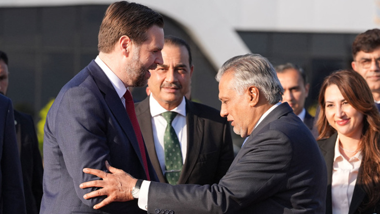 যুক্তরাষ্ট্র-ইরানকে যুদ্ধবিরতি বজায় রাখার তাগিদ ইসহাক দারের