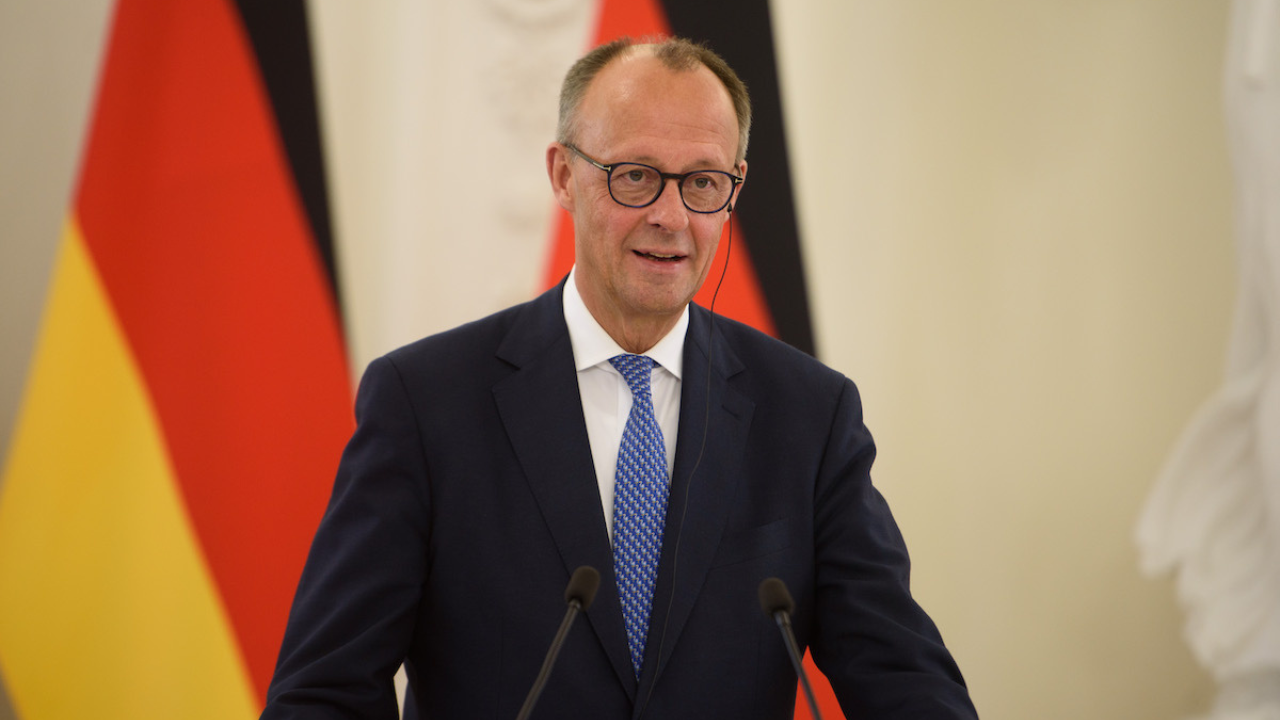 যুক্তরাষ্ট্রের সঙ্গে চুক্তি হলে ইরানের ওপর নিষেধাজ্ঞা শিথিল করবে ইউরোপ