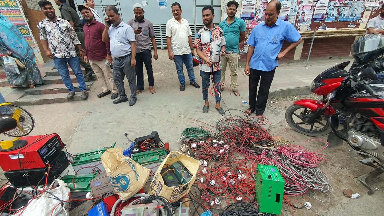 ববি হাজ্জাজের নির্দেশে মোহাম্মদপুরে ব্যাটারি রিকশার বিরুদ্ধে অভিযান
