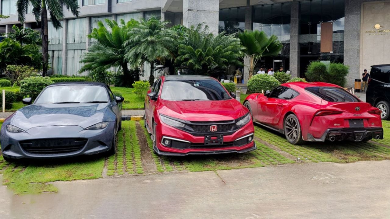 কক্সবাজারে হোটেল থেকে বিলাসবহুল তিনটি গাড়ি জব্দ