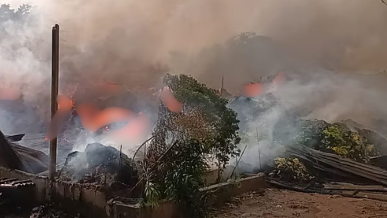 গাজীপুরে ঝুটের গোডাউনে আগুন, নিয়ন্ত্রণে কাজ করছে ৫ ইউনিট