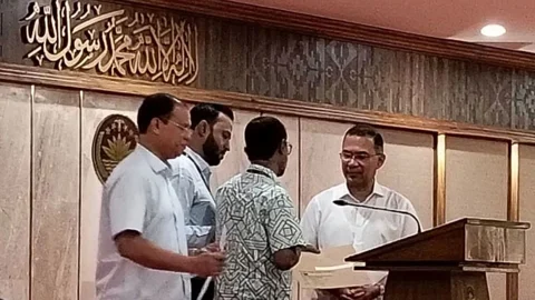 জুলাই শহীদ পরিবারের পাশে প্রধানমন্ত্রী