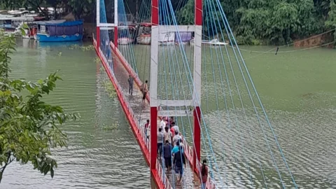 ডুবে গেছে কাপ্তাই হ্রদের ঝুলন্ত সেতু, পারাপারে নিষেধাজ্ঞা