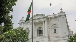 শেখ হাসিনাসহ ৩০ আসামিকে আত্মসমর্পণে সংবাদপত্রে বিজ্ঞপ্তি প্রকাশের নির্দেশ