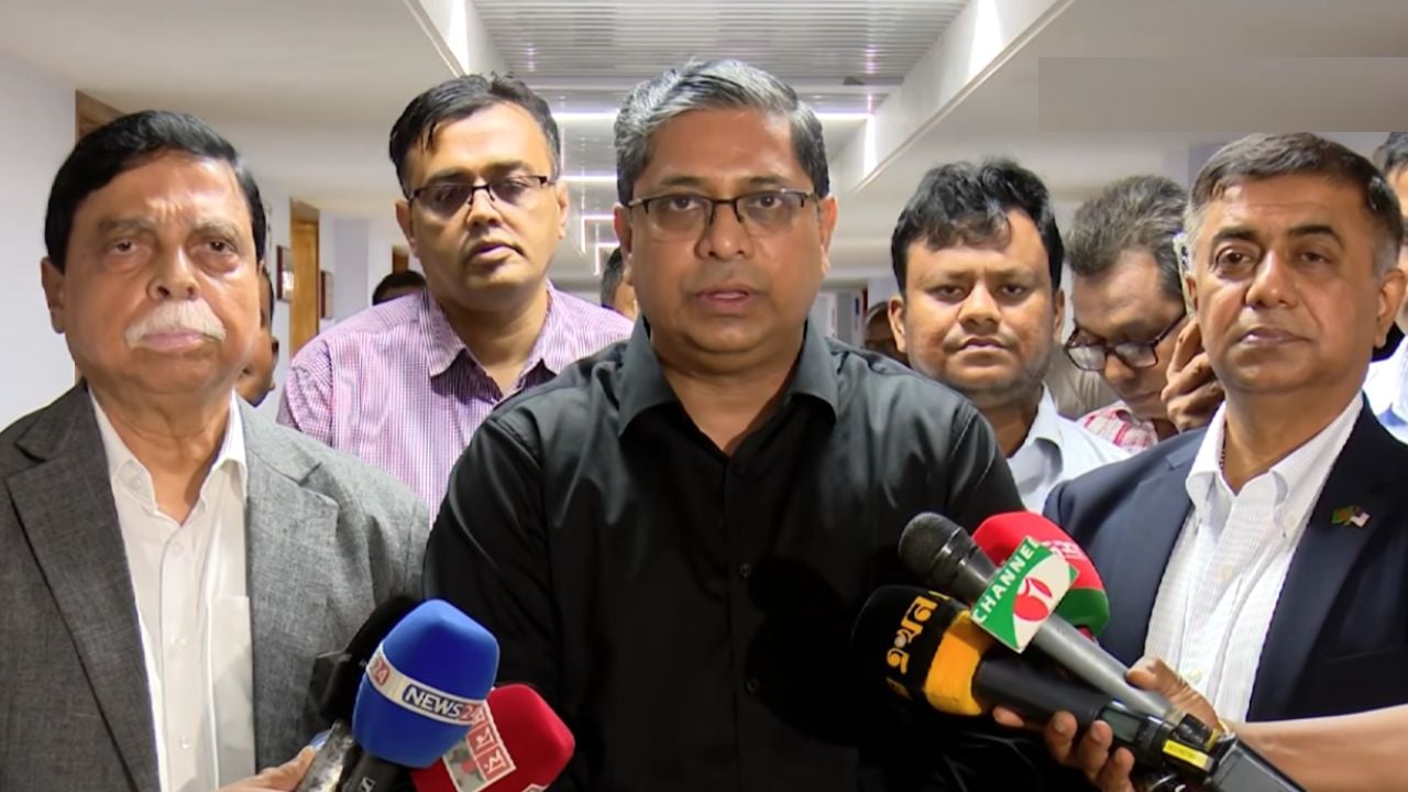 ঢাকার প্রধান সড়কে কোনো ব্যাটারিচালিত রিকশা চলবে না: মীর শাহে আলম