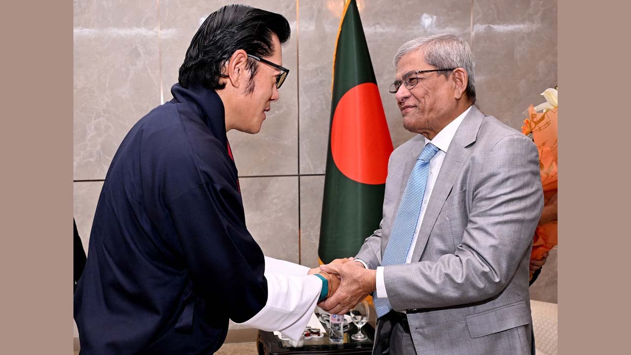 ঢাকায় ভুটানের রাজার যাত্রাবিরতি, স্বাগত জানালেন রাষ্ট্রপতি