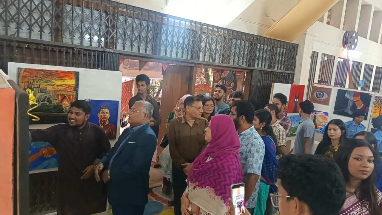 তিতুমীর কলেজে ‘মেমোরি লেন’ আর্ট প্রদর্শনী শুরু