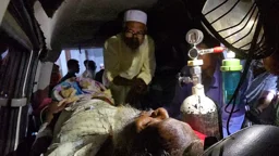 আ.লীগের নেতাকে পিটিয়ে পা ভেঙে দেওয়ার অভিযোগ