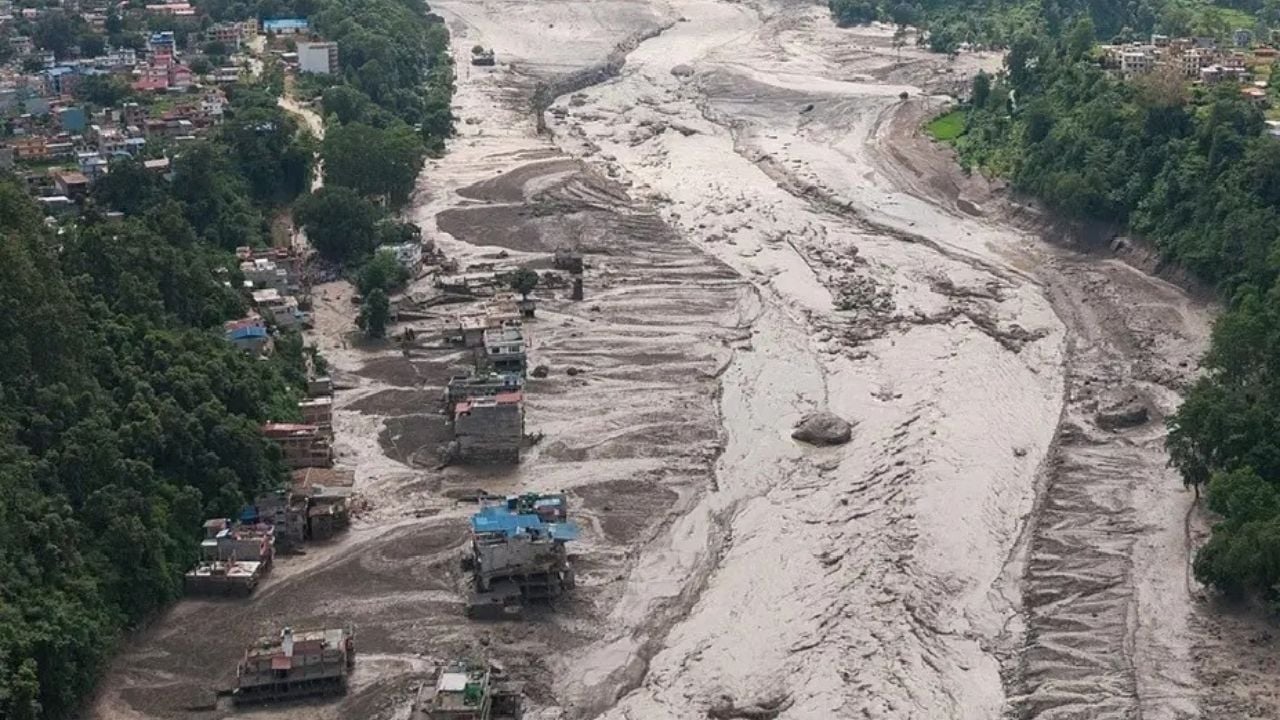 নেপাল-তিব্বতে আকস্মিক বন্যায় মৃতের সংখ্যা ছাড়ালো ১০০০