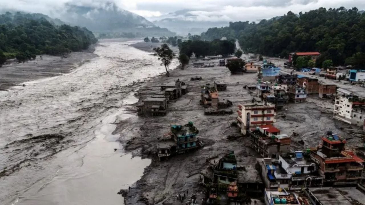 নেপালে আকস্মিক বন্যায় প্রাণহানি বেড়ে ৯০৩, নিখোঁজ ৪২৪৭