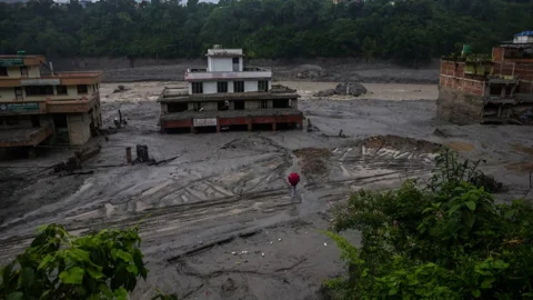 নেপালে পাহাড়ি ঢলে মৃতের সংখ্যা বেড়ে ৬২৩
