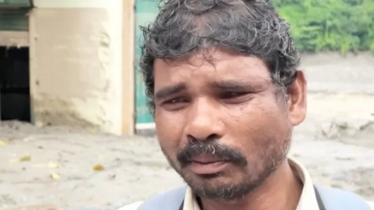 নিখোঁজ ছেলের সন্ধানে বের হয়েছেন তালকা সাদা। ছবি: আল জাজিরা