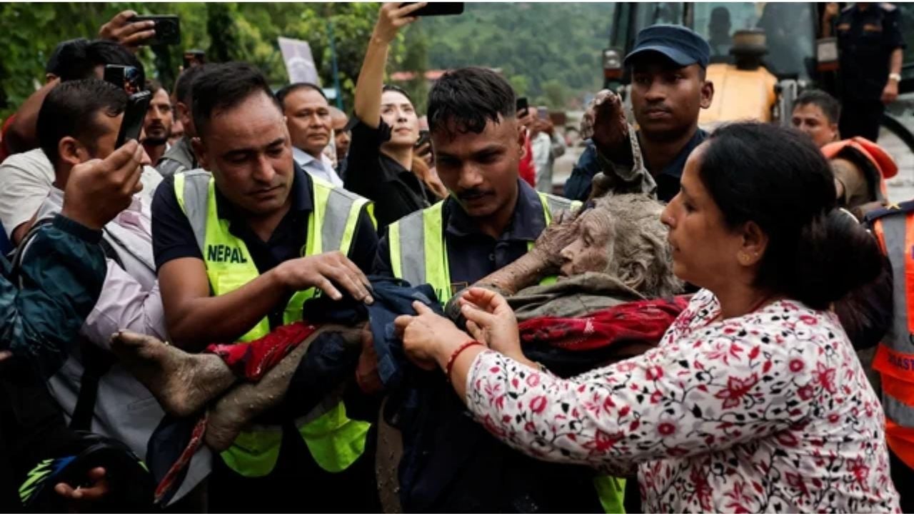 নেপালে ভয়াবহ আকস্মিক বন্যায় প্রাণহানি বেড়ে ৫৭৯