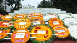 ফুলেল শ্রদ্ধায় সিক্ত জাতীয় কবি