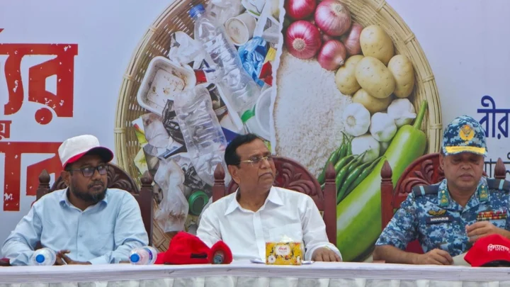 বর্জ্যের বিনিময়ে মিলছে চাল-ডাল-তেল