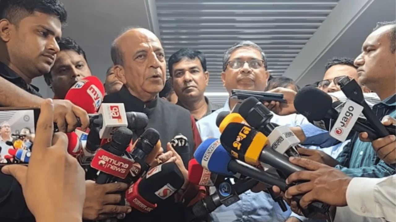 বাংলাদেশ-ভারত সম্পর্ক অতীতে আটকে থাকার সুযোগ নেই: দীনেশ ত্রিবেদী