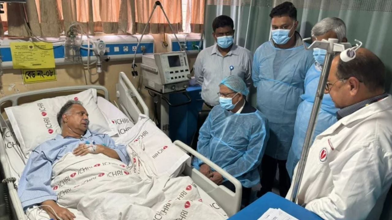 বিদ্যুৎমন্ত্রীকে দেখতে হাসপাতালে রাষ্ট্রপতি