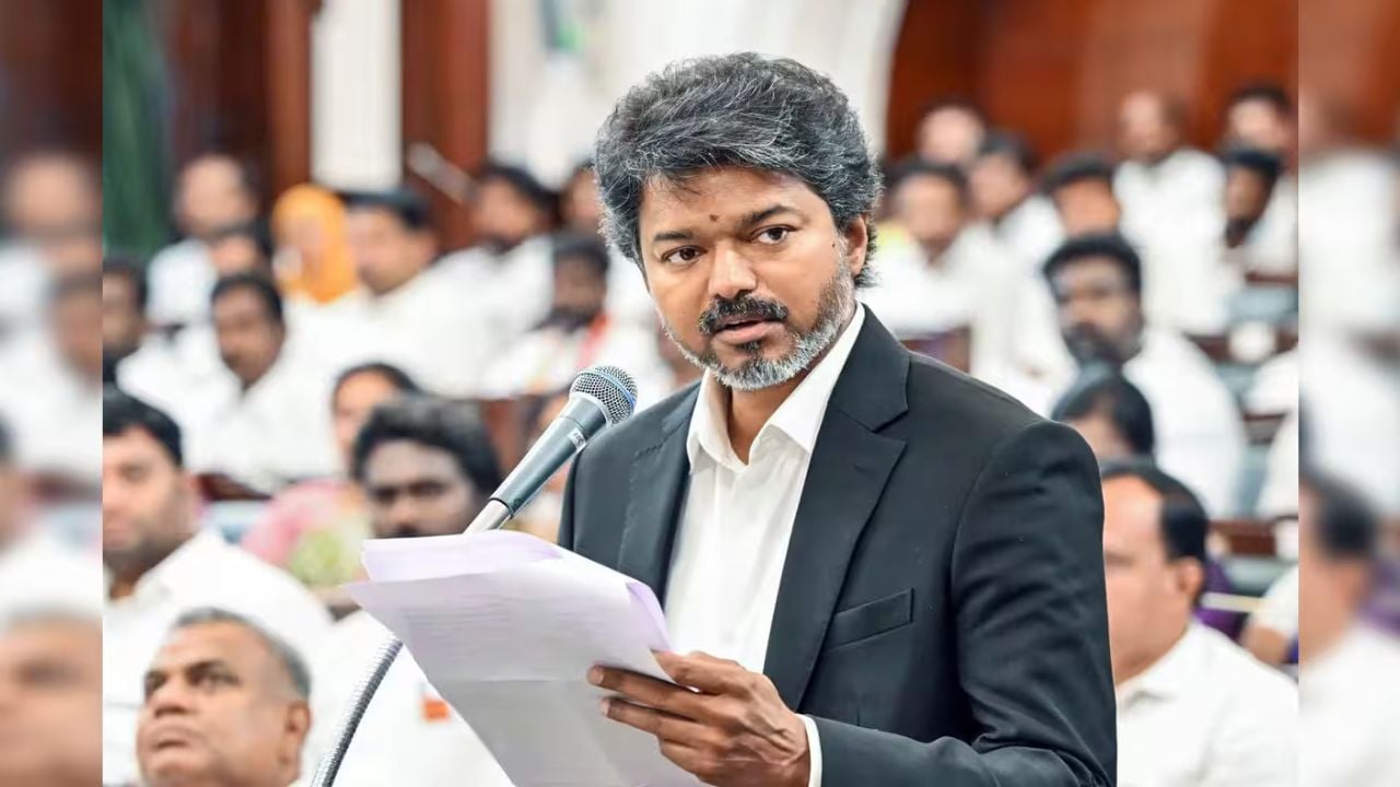 বিনামূল্যে রান্নার গ্যাস, নারীদের জন্য বাস ভাড়াও মওকুফের ঘোষণা বিজয়ের