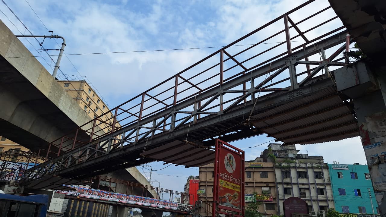 ফুটওভার ব্রিজের সংস্কারকাজ