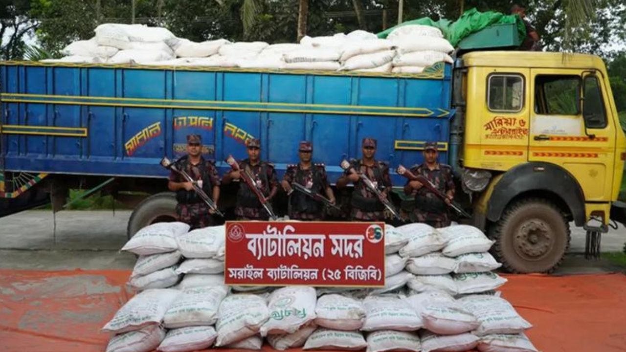 ভারতে পাচারের চেষ্টাকালে ব্রাহ্মণবাড়িয়ায় ২৪ টন সার জব্দ