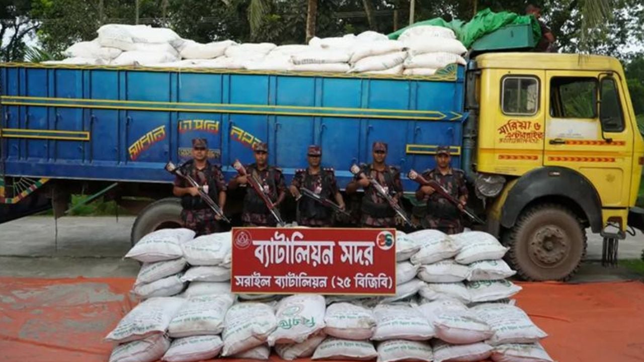 ভারতে পাচারের চেষ্টাকালে ব্রাহ্মণবাড়িয়ায় ২৪ টন সার জব্দ