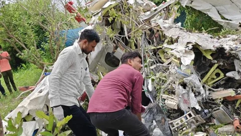ভারতে প্রশিক্ষণ বিমান বিধ্বস্তে ২ পাইলট নিহত