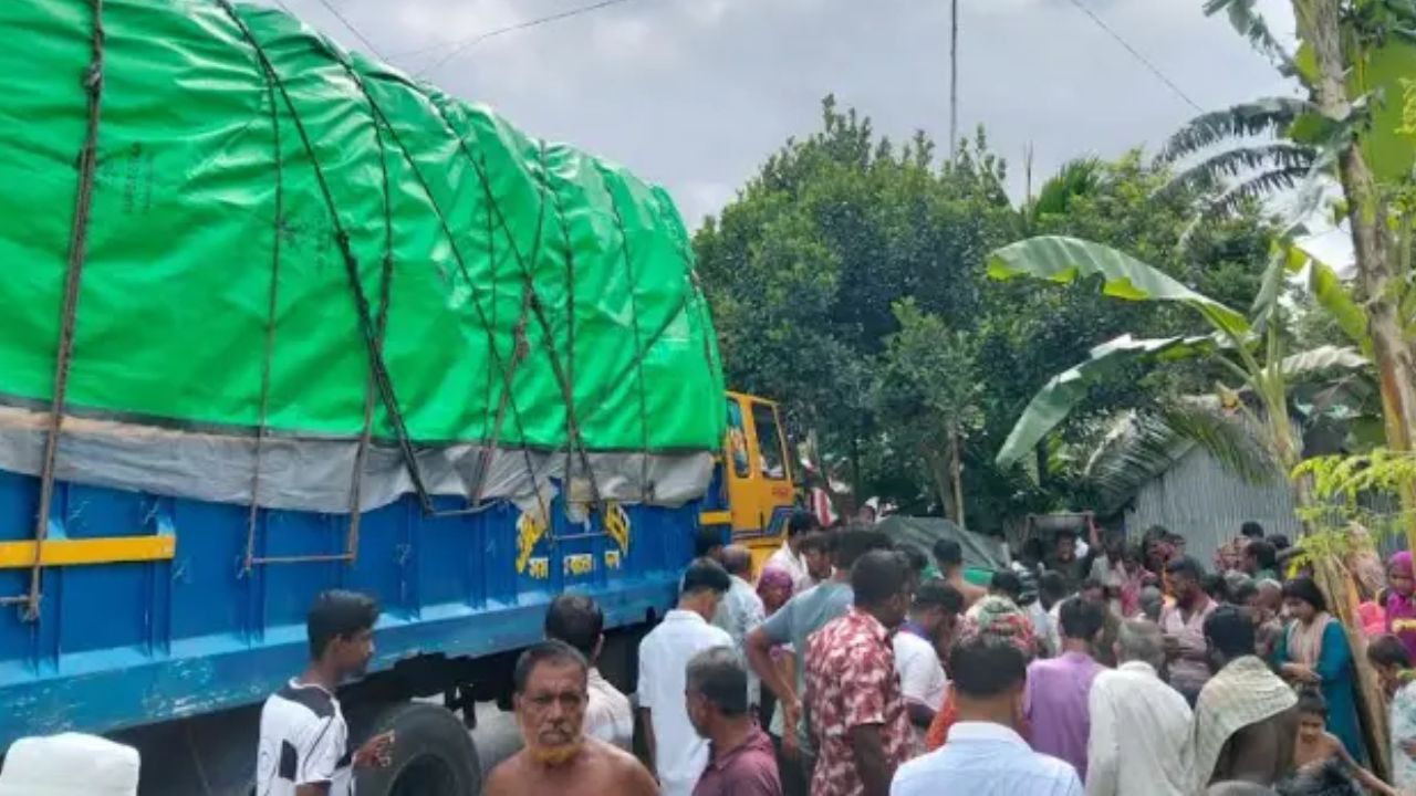 ময়মনসিংহে ট্রাক-সিএনজির মুখোমুখি সংঘর্ষ, নিহত ২