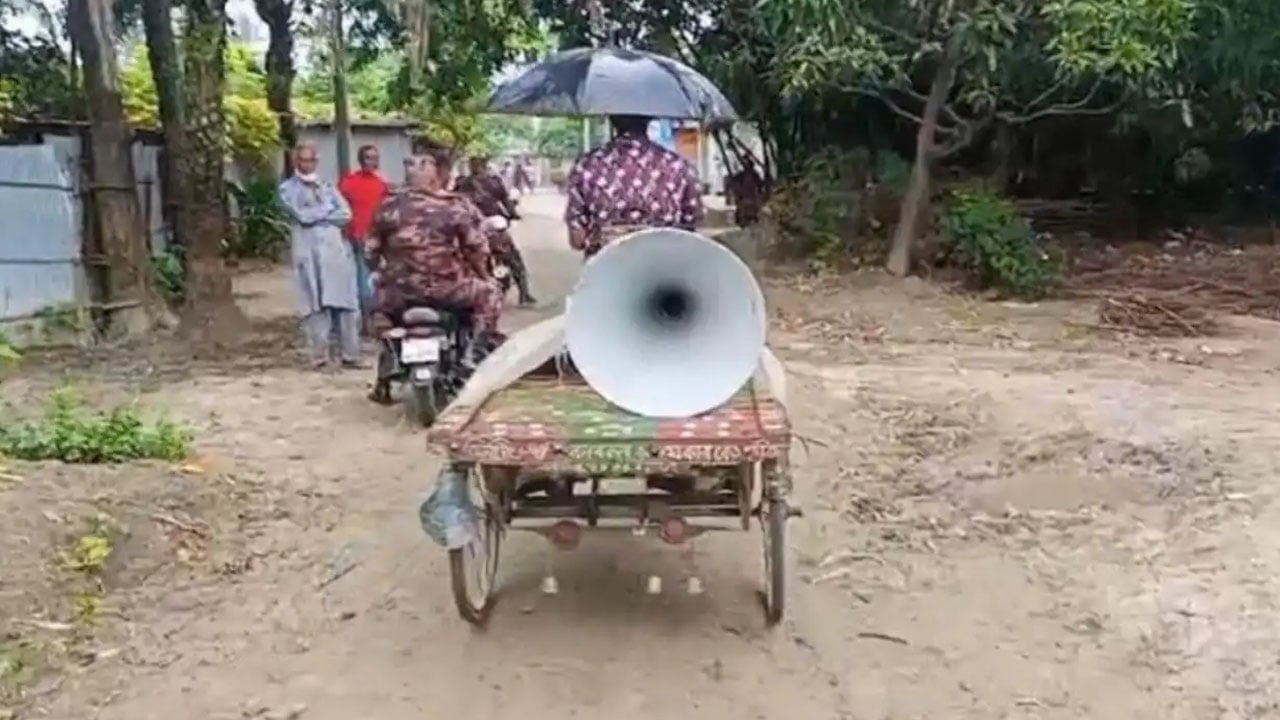 সীমান্তে পুশ ইন ও চোরাচালান ঠেকাতে বিজিবির মাইকিং
