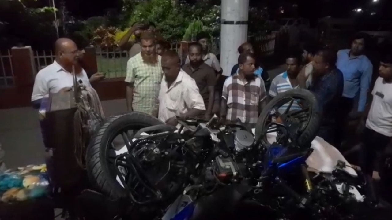 ভাঙ্গায় গাড়িচাপায় প্রাণ গেলো ৩ বন্ধুর
