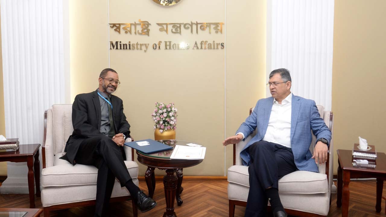 রোহিঙ্গা ক্যাম্পে নতুন কোনো অবকাঠামো নয়: স্বরাষ্ট্রমন্ত্রী