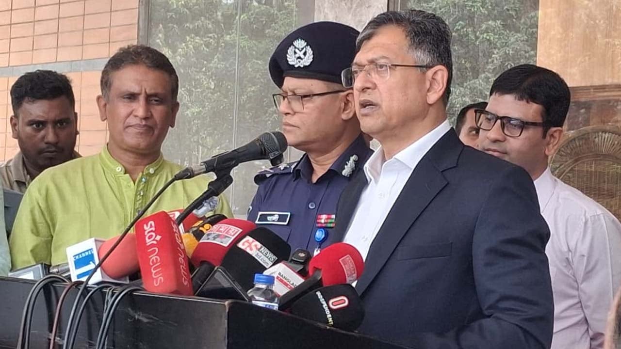 লুট হওয়া অস্ত্রের তথ্য দিলে ২ লাখ টাকা পর্যন্ত পুরস্কার: স্বরাষ্ট্রমন্ত্রী