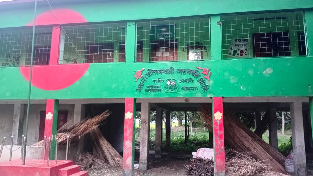 ম্যানেজিং কমিটি নিয়ে দ্বন্দ্ব: শিক্ষা কর্মকর্তার সামনে প্রধান শিক্ষককে মারধরের অভিযোগ