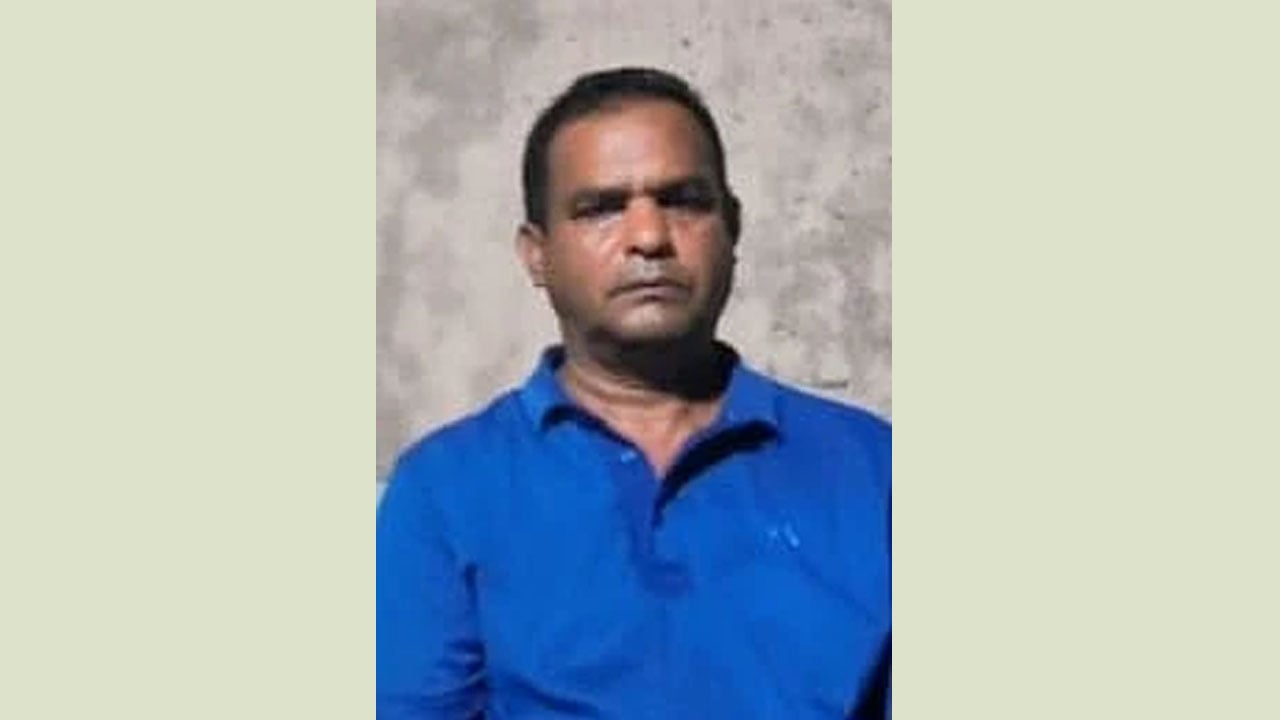 ‘ওই সাংবাদিক তোর বাড়ি কই’ বলে মারধর শ্রমিক দল নেতার