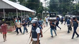  দিনাজপুরে শ্রমিকনেতা গ্রেপ্তার: পুলিশের সঙ্গে সমর্থকদের সংঘর্ষ