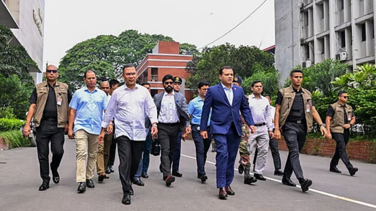 সচিবালয় থেকে হেঁটে জন্মাষ্টমীর অনুষ্ঠানে প্রধানমন্ত্রী