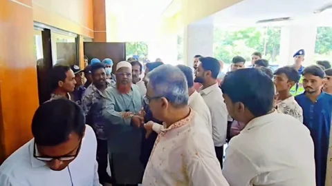 অনুষ্ঠানে দাওয়াত না দেওয়ায় বিএনপির দুই পক্ষের হট্টগোল