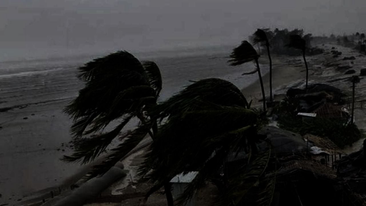 ৭ জেলায় ঝড়ের আভাস, নদীবন্দরে সতর্কতা