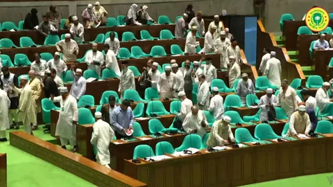 ‘দুই দাবিতে’ সংসদ থেকে বিরোধী দলের ওয়াকআউট